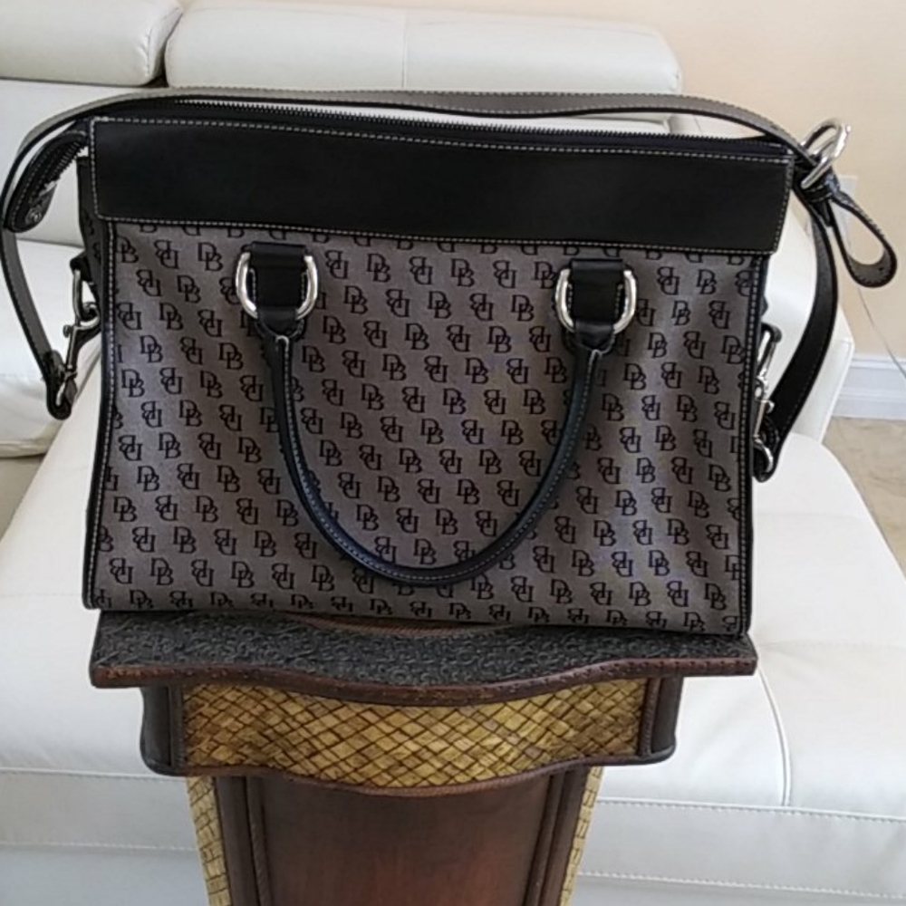 Dooney & Bourke Messanger Crossbody Bag. - Picture 6 of 10